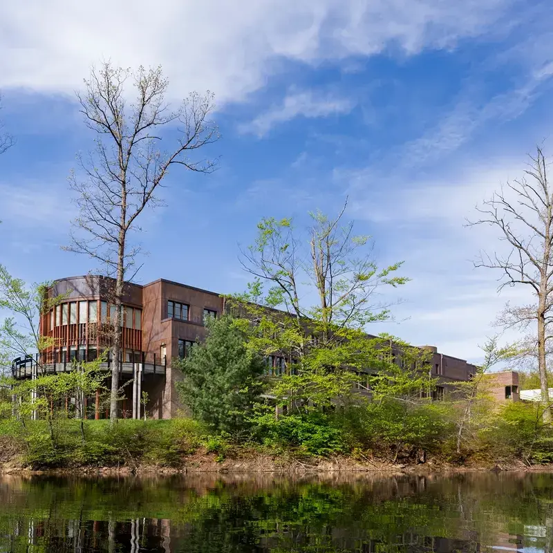 Building on the Hunting campus with view over lake and trees.